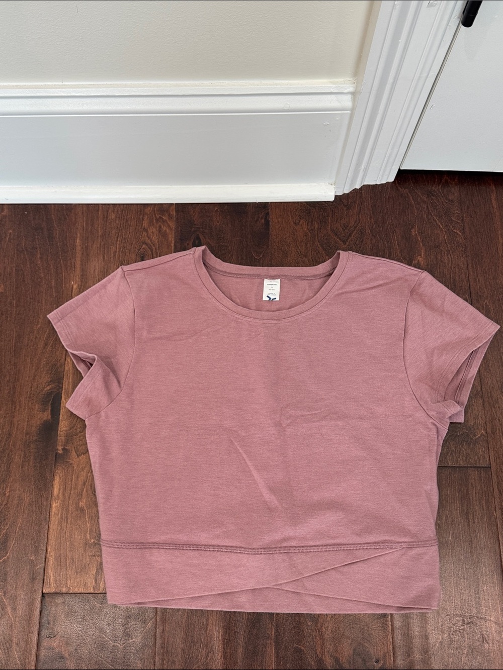 Old Navy Active Powerchill Women’s Super-Flare Pants & Cropped Crossover Tee - Picture 9 of 11